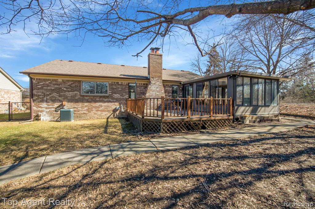 42185 KINGSLEY Drive, Clinton Twp, MI 48038 — Photo 29