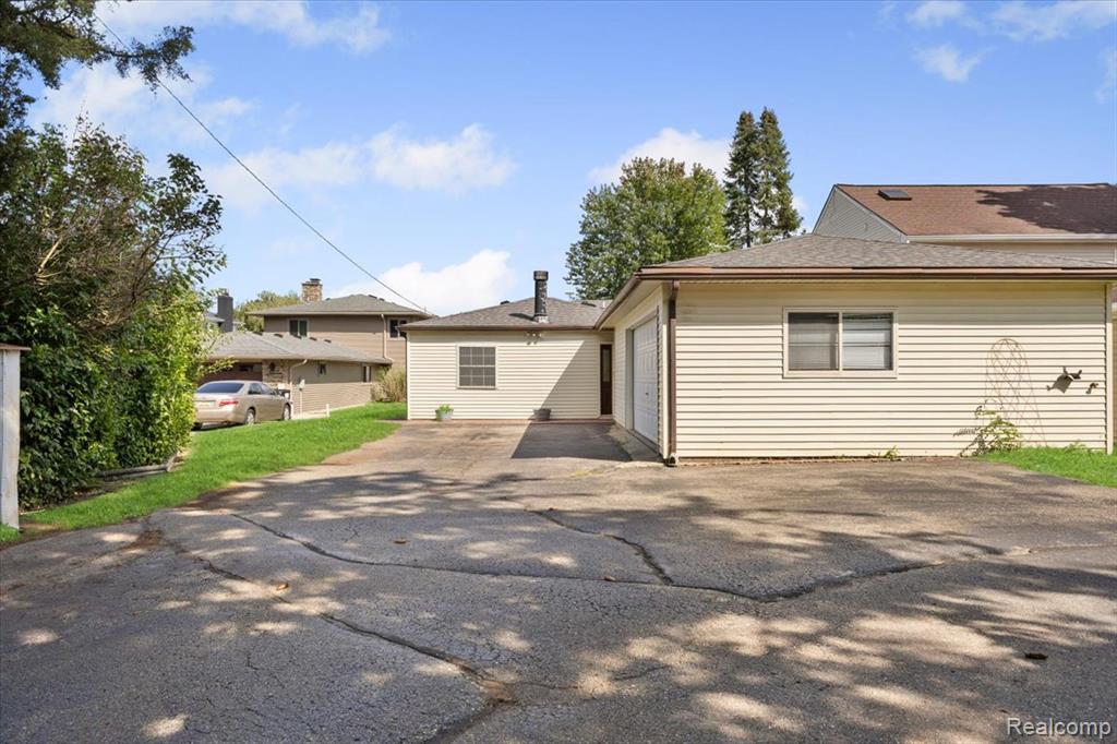 8437 WOODLAND SHORE Drive, Brighton, MI 48114 — Photo 41