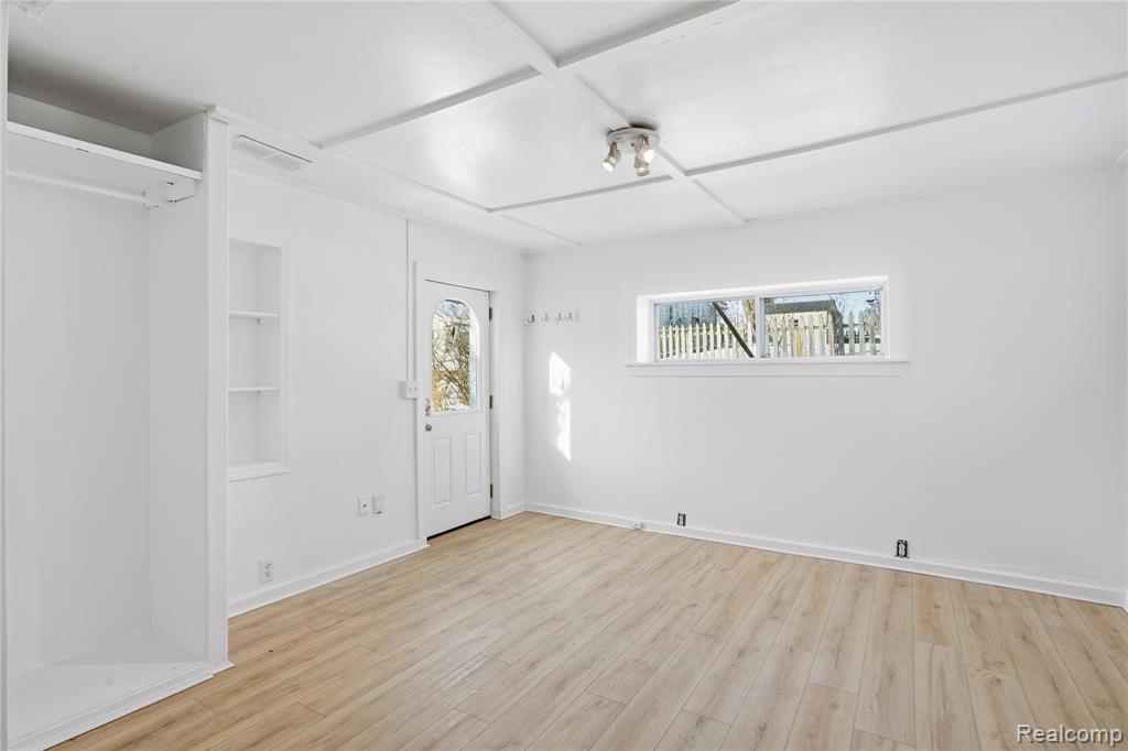 707 Buena, Lake Orion, MI, 48362