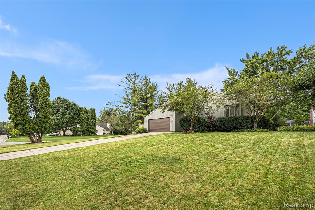 5722 Perrytown Drive, West Bloomfield, MI — Photo 4