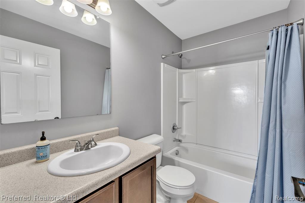 28430 Oakmonte Circle E, New Hudson, MI 48165 — Photo 50