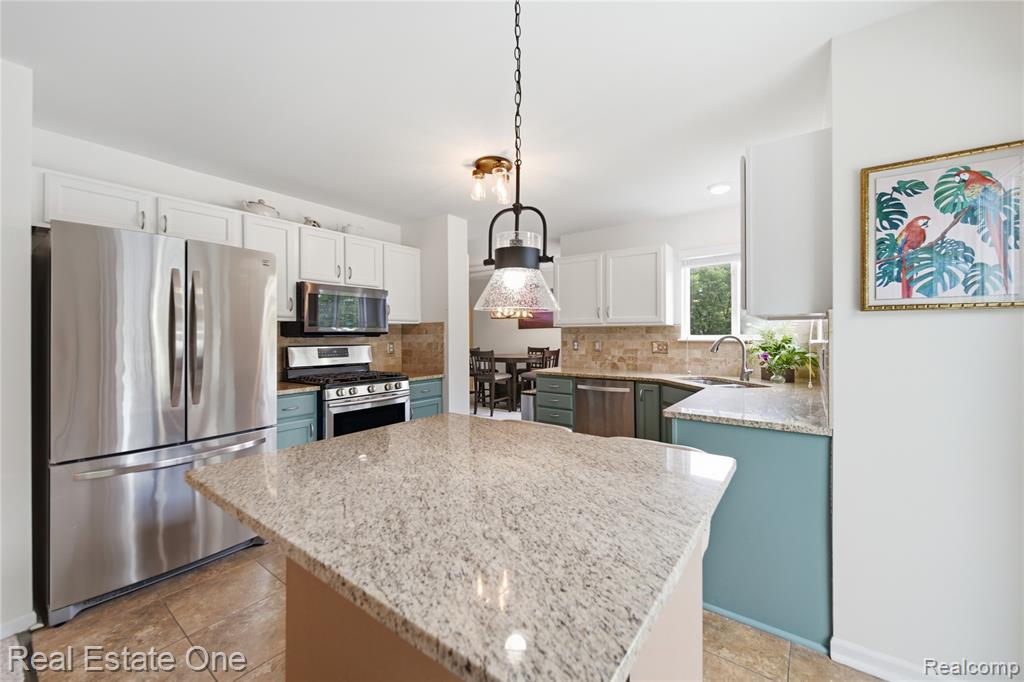8576 Barrington Drive, Ypsilanti, MI 48198 — Photo 12