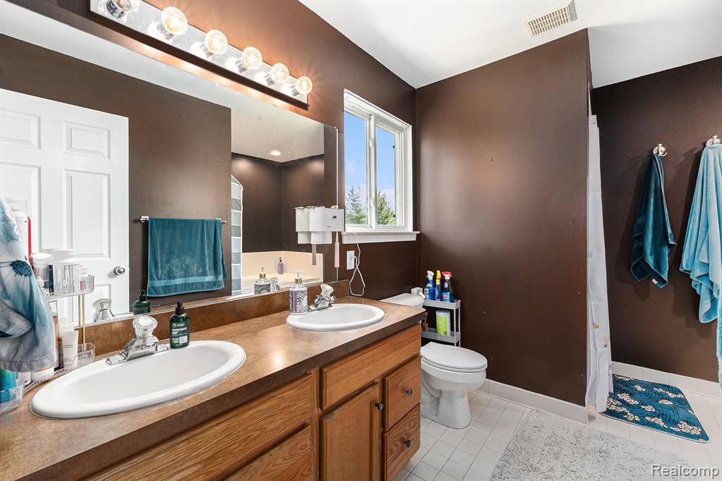 6020 Majestic Oaks Drive, Commerce Twp, MI 48382 — Photo 22