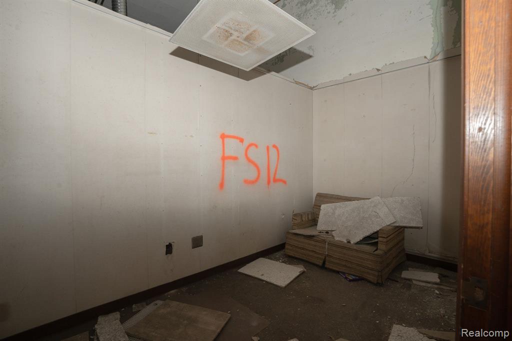 13537 GRATIOT Avenue, Detroit, MI 48205 — Photo 8