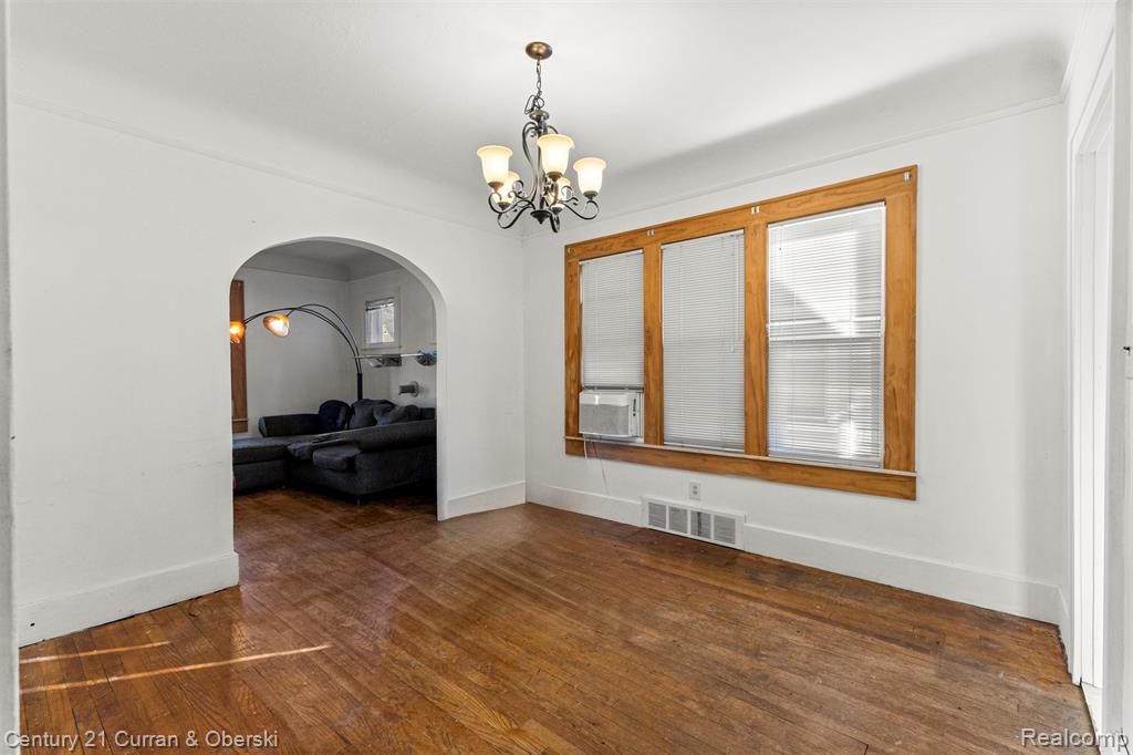 823 Saint John Street, Wyandotte, MI 48192 — Photo 8