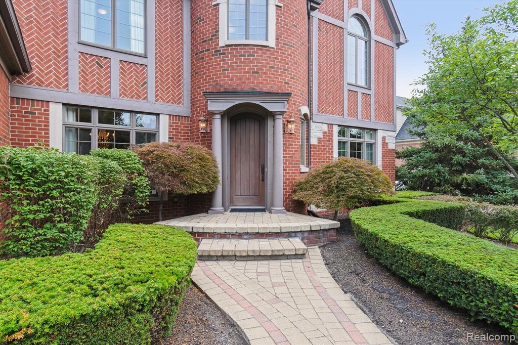 17712 PARKSHORE Drive, Northville, MI 48168 — Photo 2