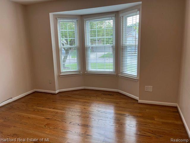 395 WOODVALE Drive, Walled Lake, MI 48390 — Photo 19