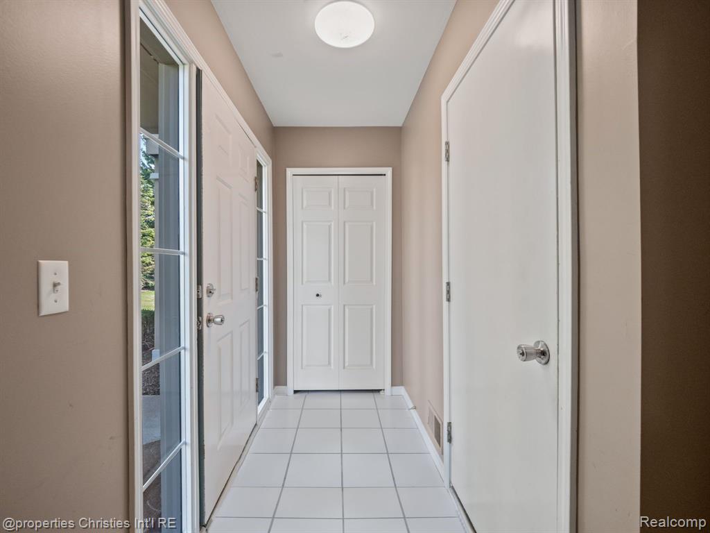 8201 CHESAPEAKE Circle, Walled Lake, MI 48390 — Photo 3