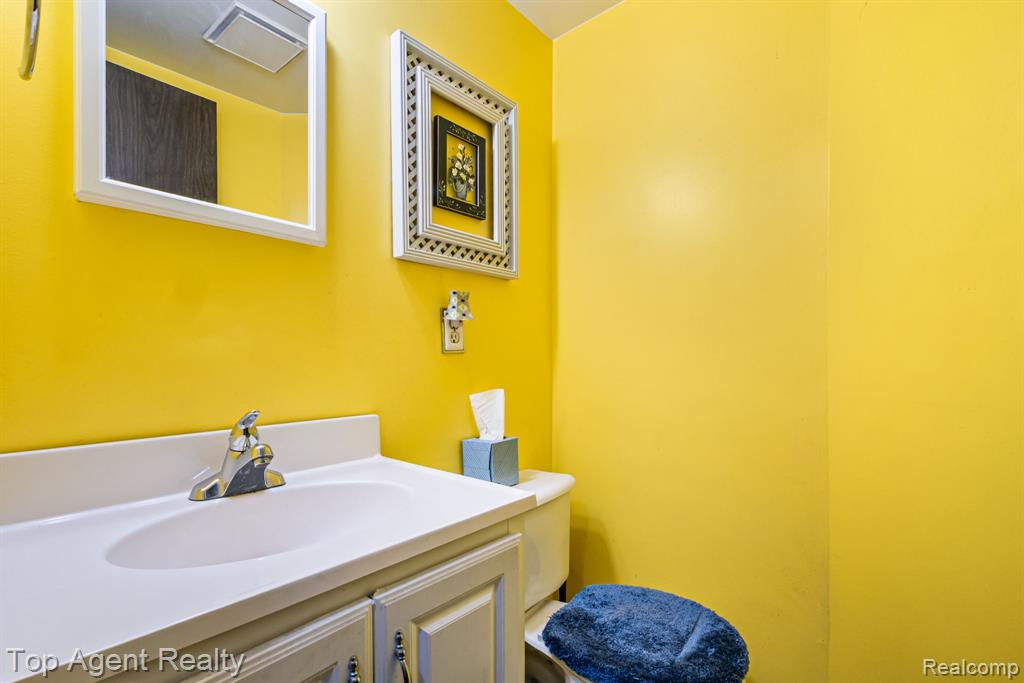 24755 Meadow Lane, Harrison Township, MI — Photo 20