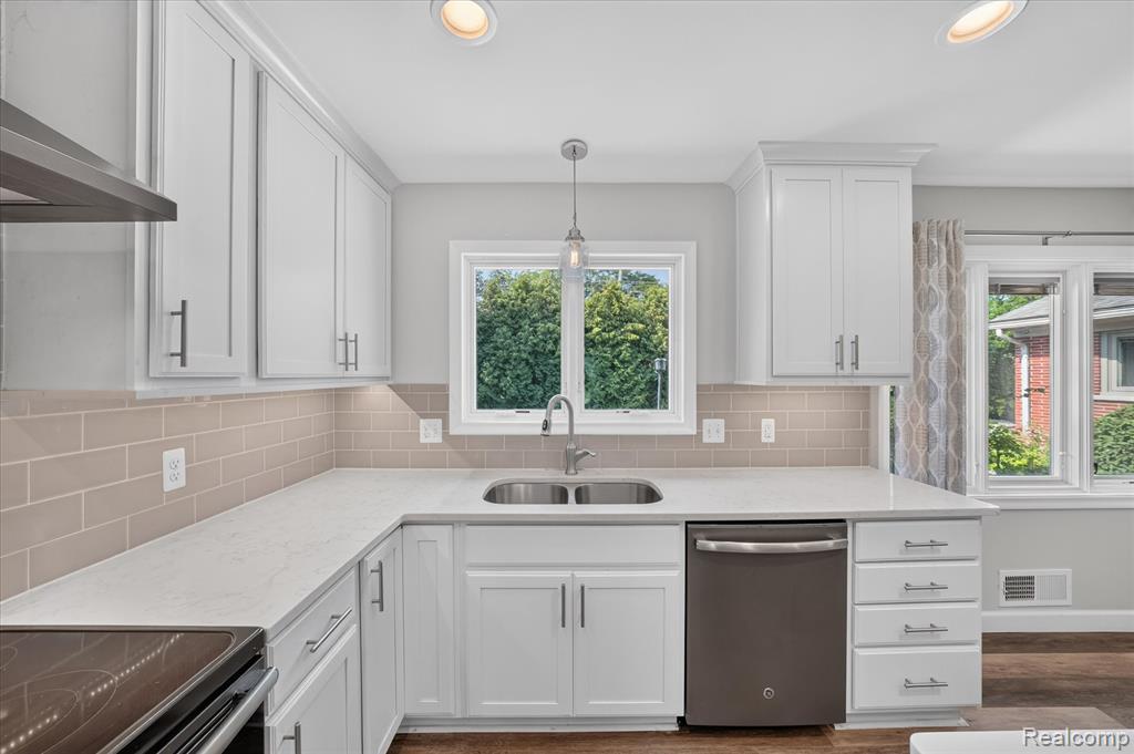 3 Shorecrest Circle, Grosse Pointe, MI 48236 — Photo 15