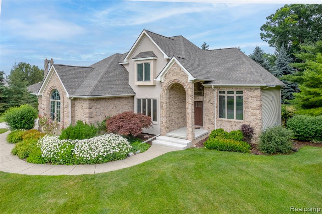 4230 Pavilion Court, Fenton, MI 48430 — Photo 2