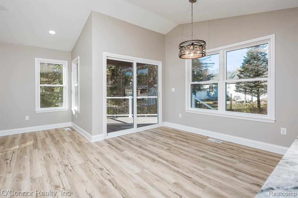 2047 Edward Lane East, MI — Photo 5