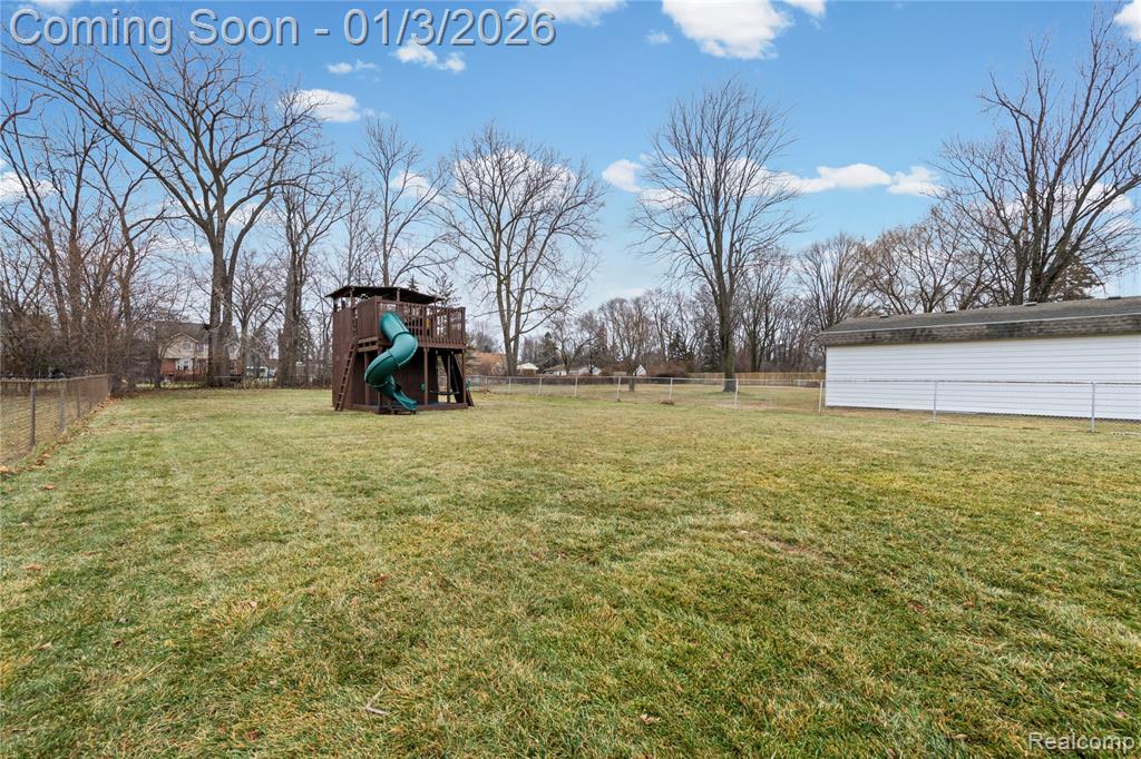 700 W Girard Avenue, Madison Heights, MI 48071 — Photo 7