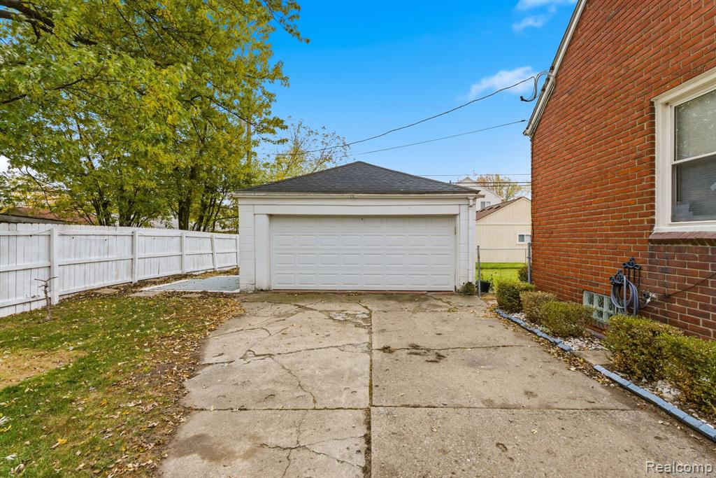 804 E Lincoln Avenue, Madison Heights, MI 48071 — Photo 30