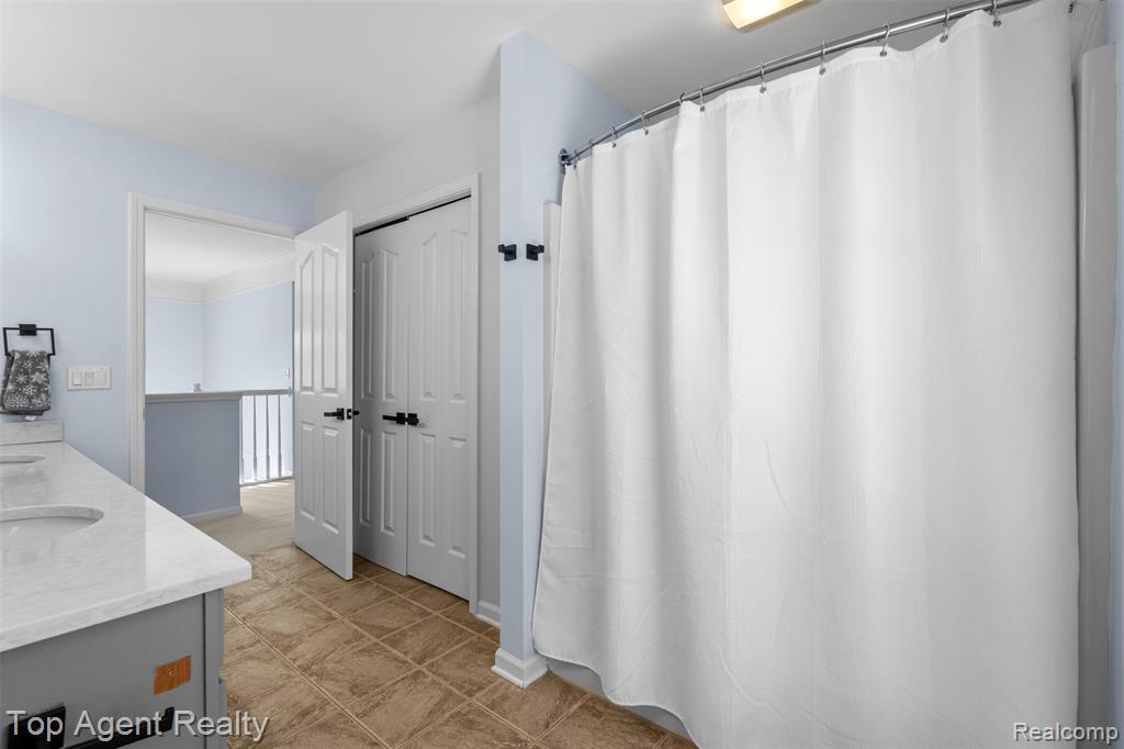668 Berridge Circle, Lake Orion, MI — Photo 38