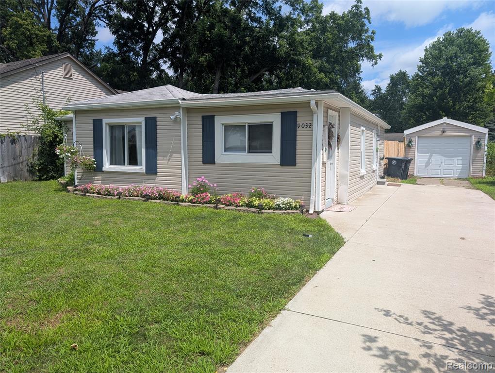 9032 Deering Street, Livonia, MI 48150 — Photo 2