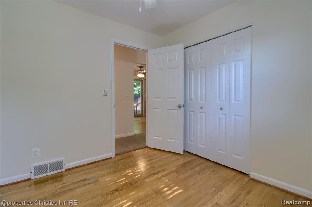 565 Center Ridge, South Lyon, MI 48178 — Photo 20