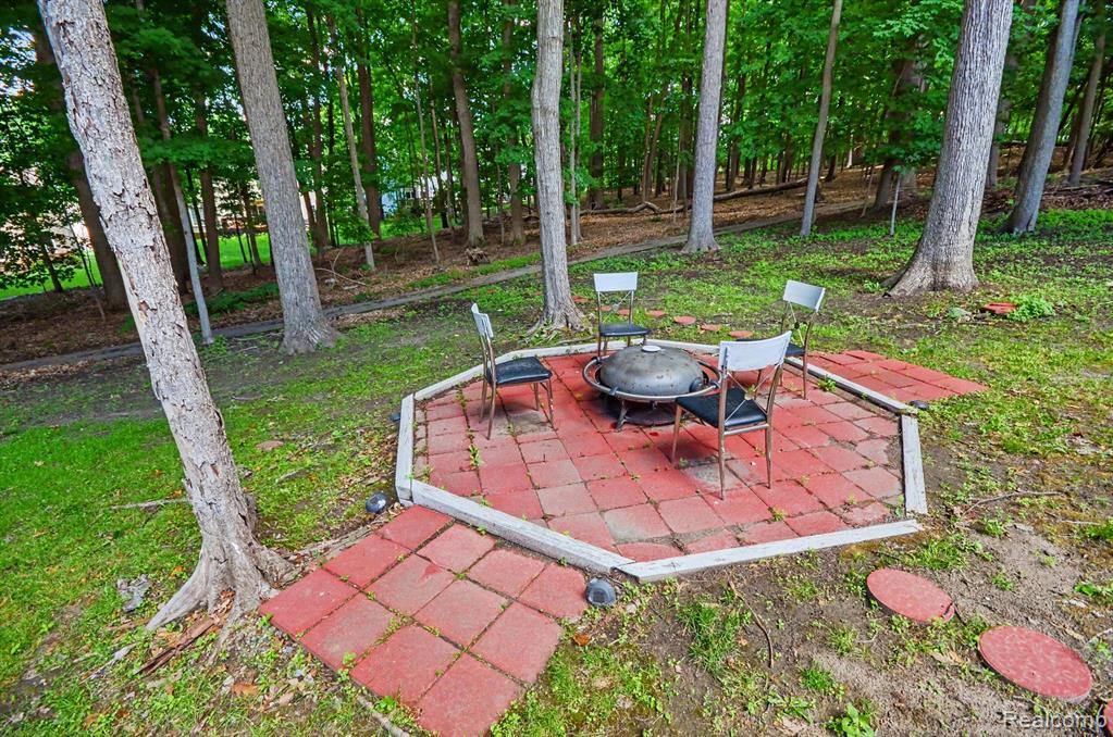 425 Thornridge Court, Rochester Hills, MI 48307 — Photo 29
