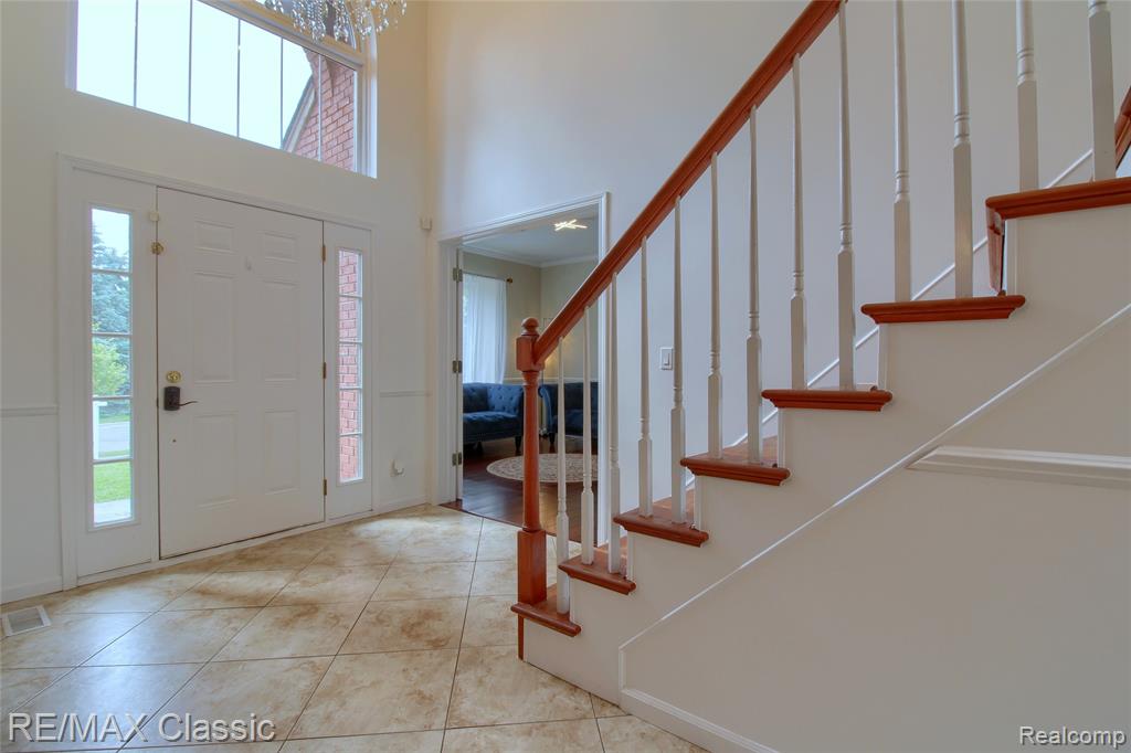 761 Nissen Court, Wixom, MI 48393 — Photo 4