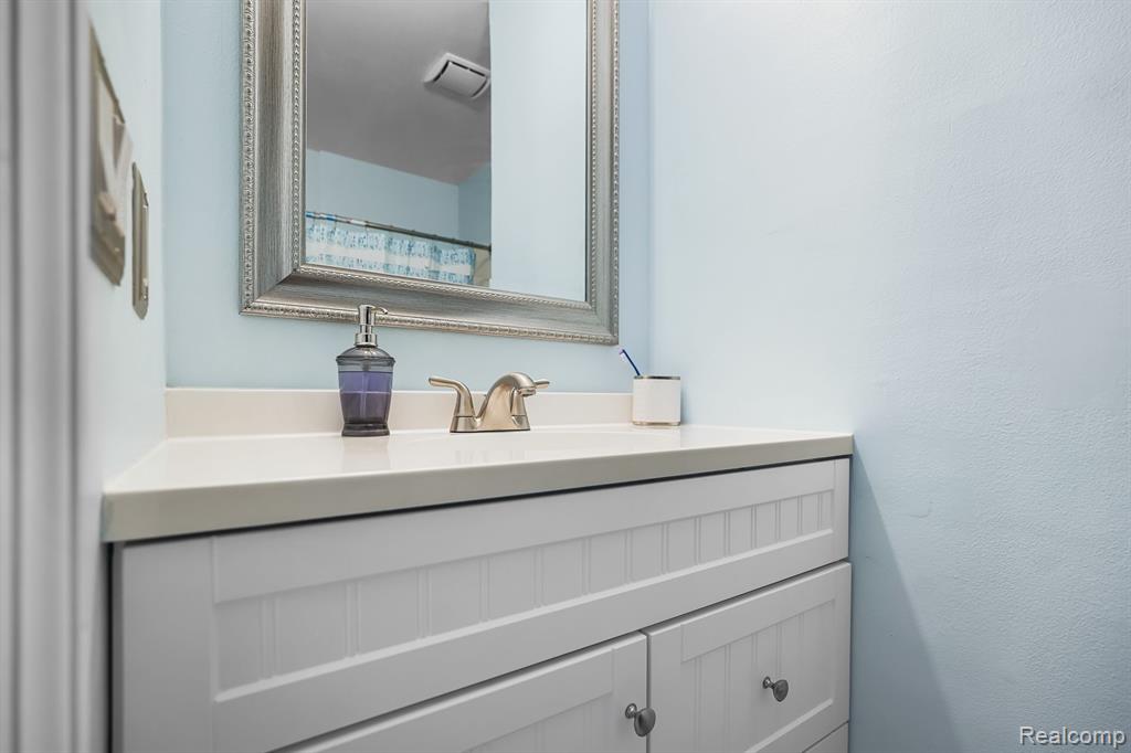 134 LAKE VILLAGE Drive, Walled Lake, MI 48390 — Photo 15
