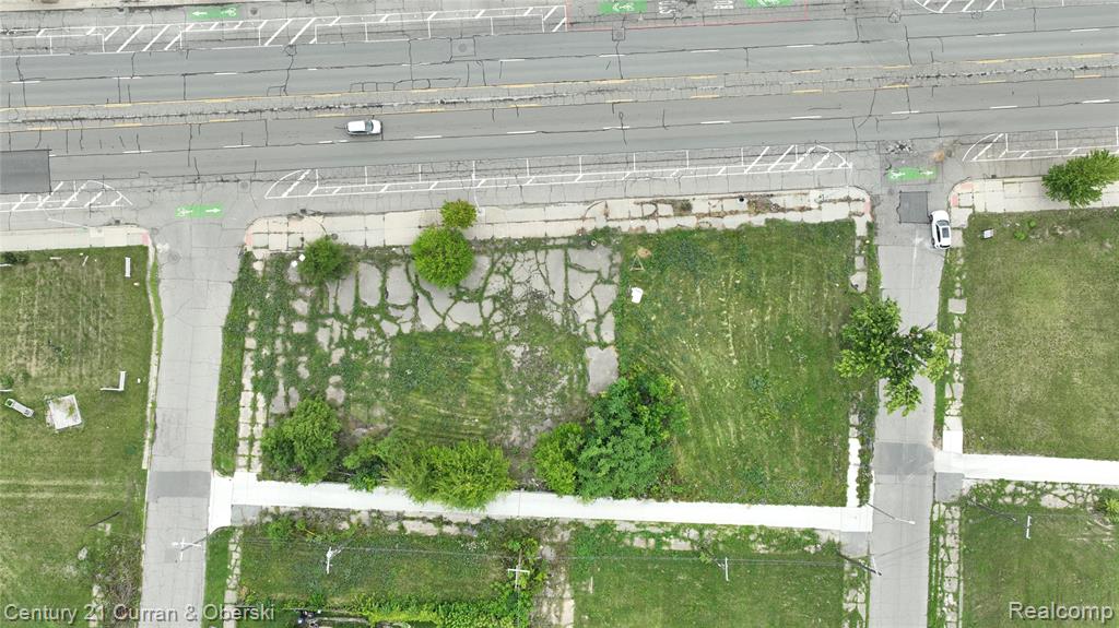 10921 E Jefferson Avenue - Photo 2