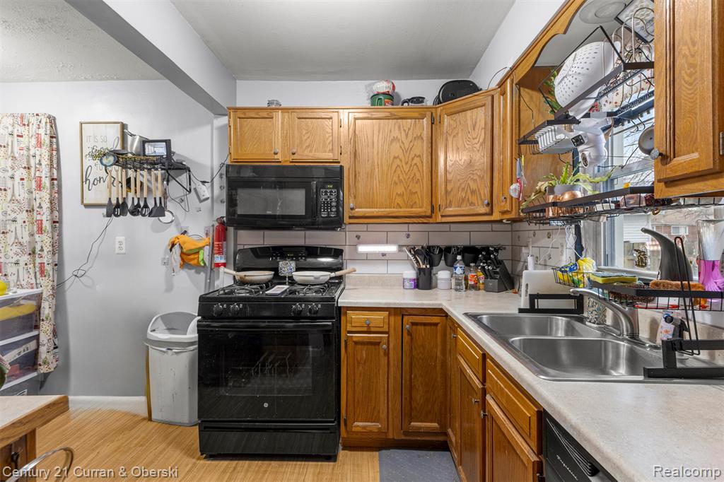 1827 Cleophus Pkwy, Lincoln Park, MI 48146 — Photo 11