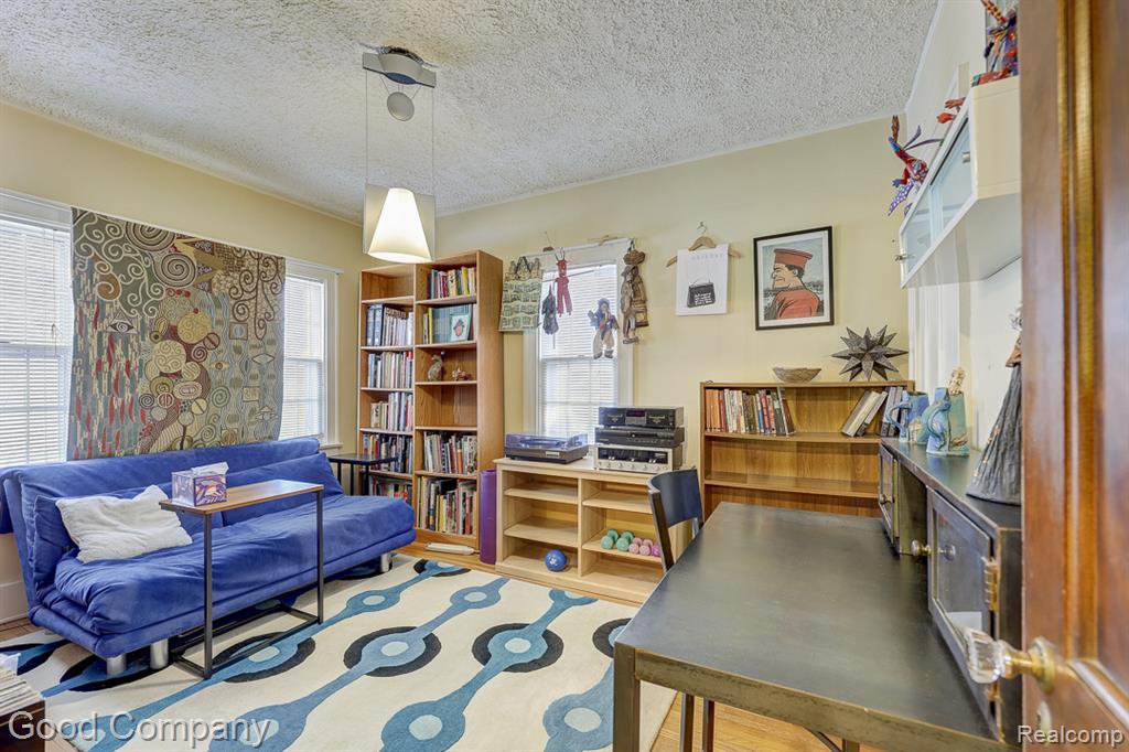 19 Oakdale Boulevard, Pleasant Ridge, MI — Photo 29
