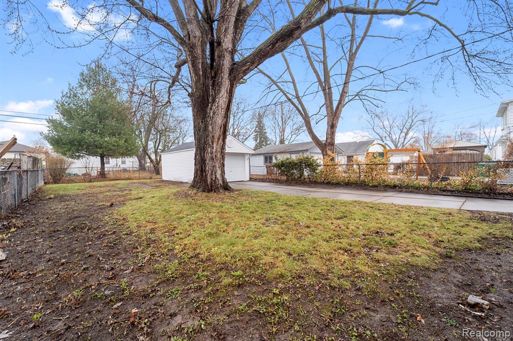 29191 Barton Street, Garden City, MI — Photo 17