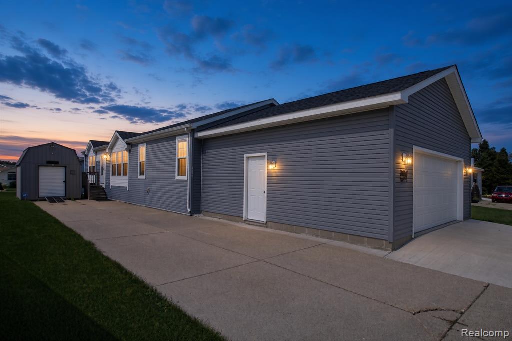 16192 Oxford Court, Holly, MI 48442