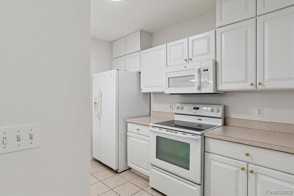2670 S KNIGHTSBRIDGE Circle, Ann Arbor, MI 48105 — Photo 5