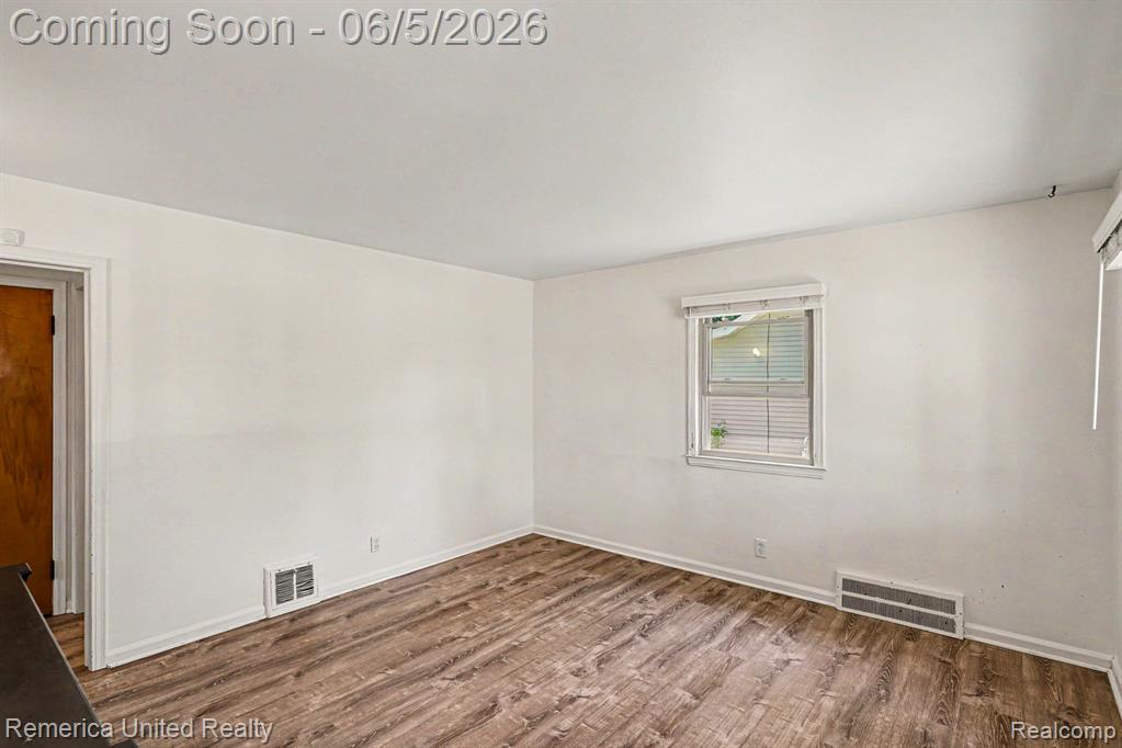 1024 Lee Street, Fenton, MI 48430 — Photo 5