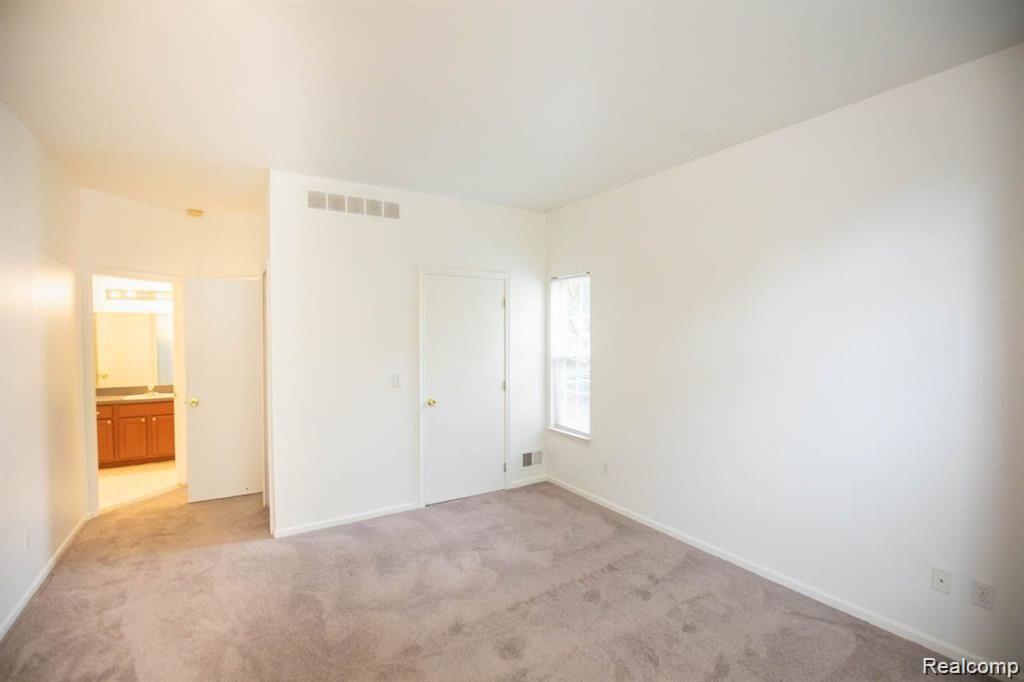 38492 SARATOGA Circle, Farmington Hills, MI 48331 — Photo 16