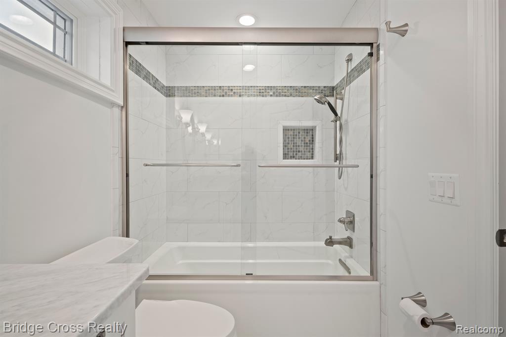 5820 LAKEVIEW Avenue, Orchard Lake Village, MI 48323 — Photo 58