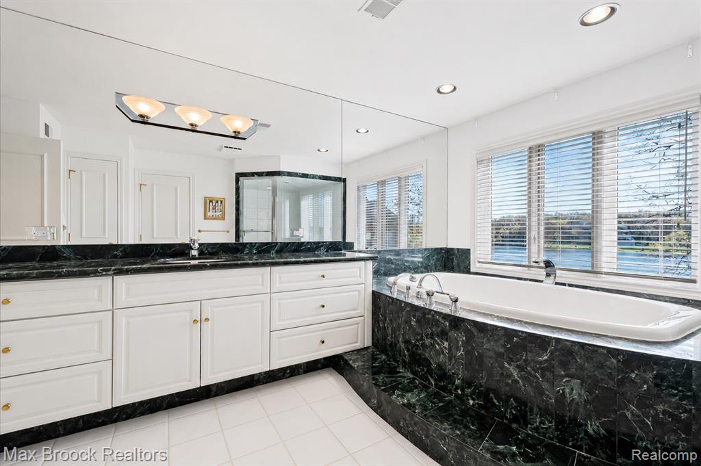1832 Long Lake Shore Drive, Bloomfield Hills, MI 48302 — Photo 40