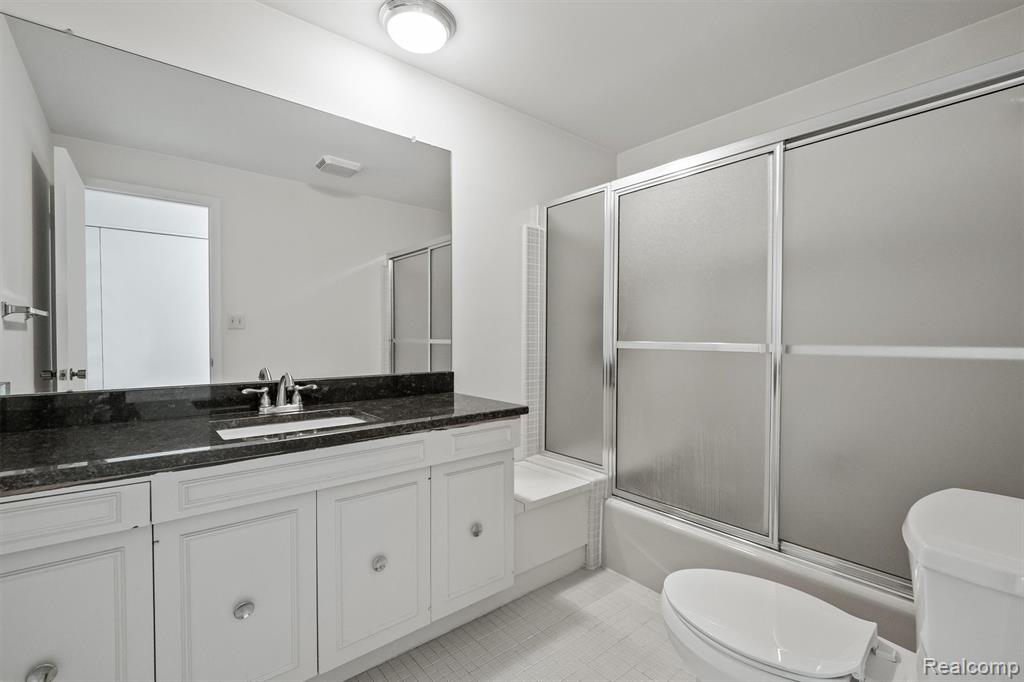 7208 Creeks Bend Drive, West Bloomfield, MI — Photo 18