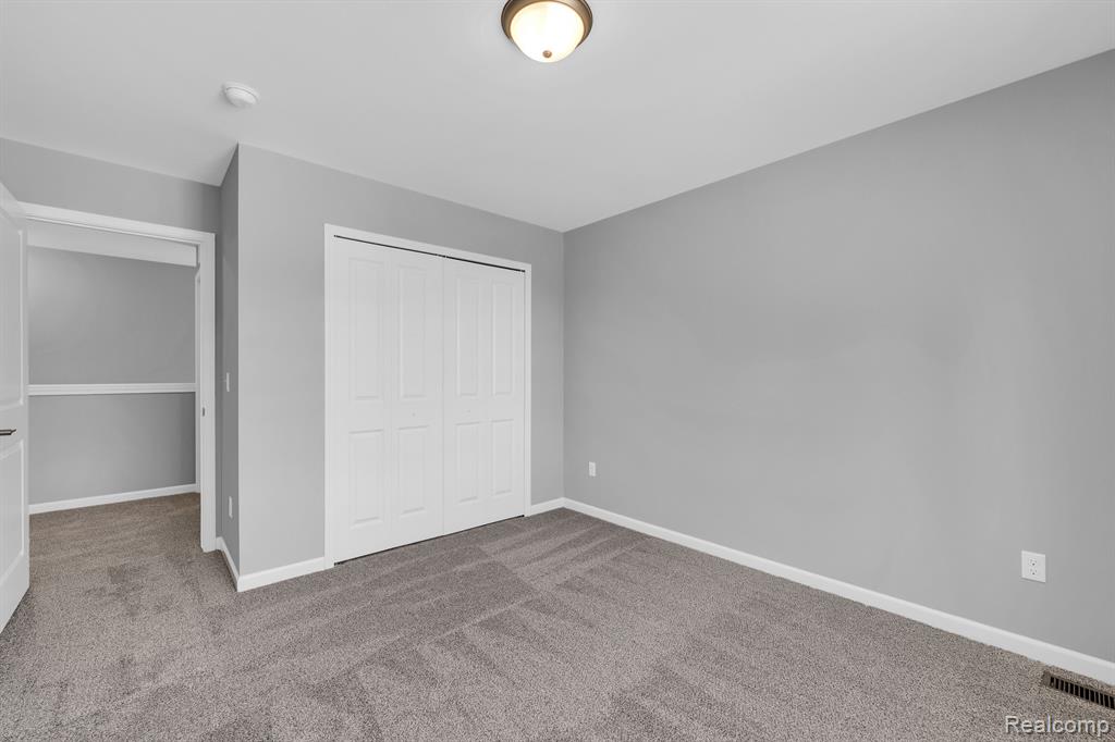 5240 Farmridge Lane, Grand Blanc, MI 48439 — Photo 17