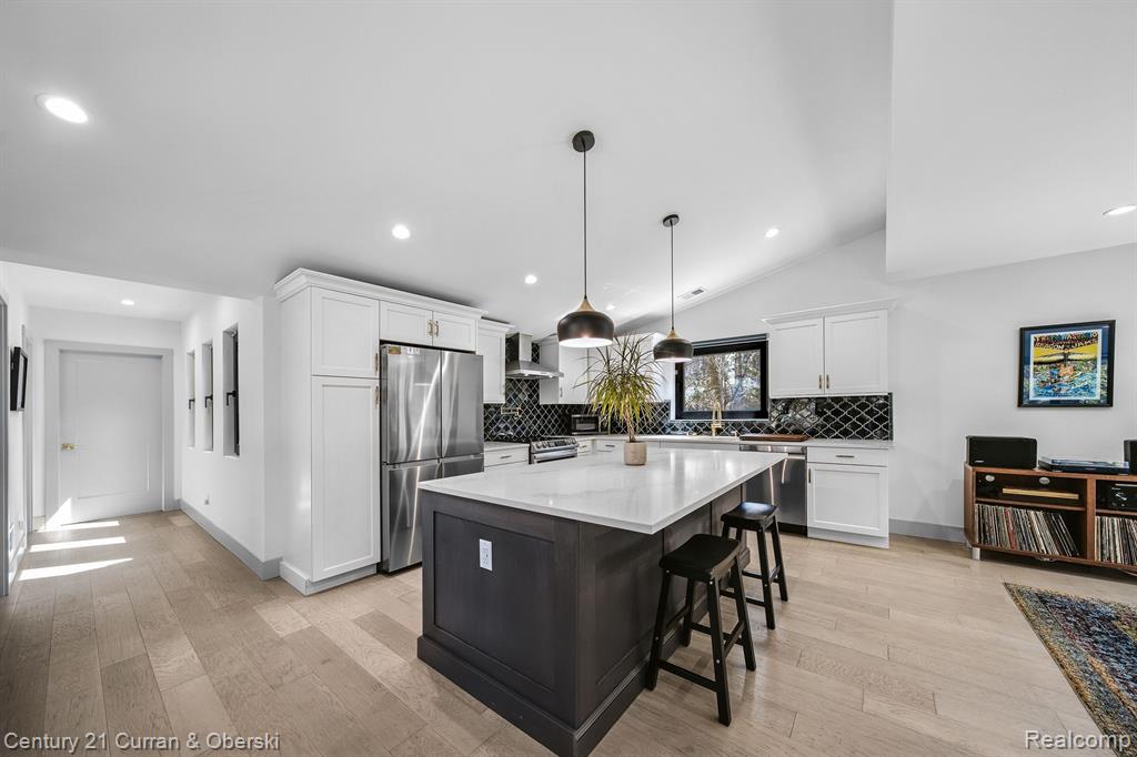 4421 W MAPLE Road, Bloomfield Hills, MI 48301 — Photo 10