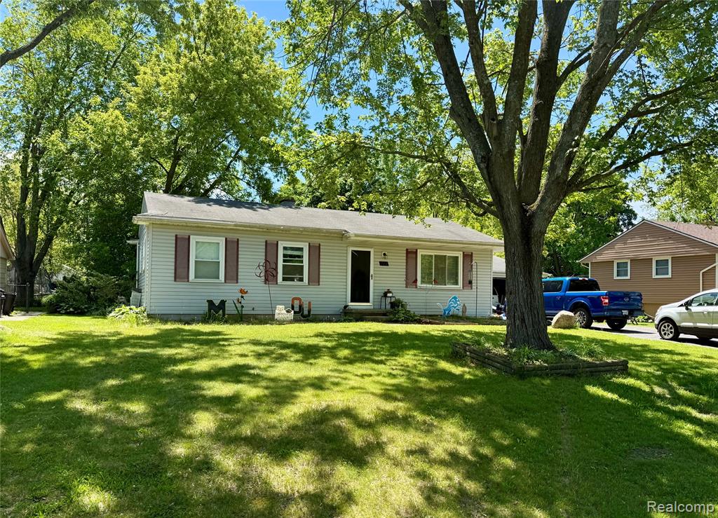 723 Los Arboles Drive, Wolverine Lake, MI 48390 — Photo 2