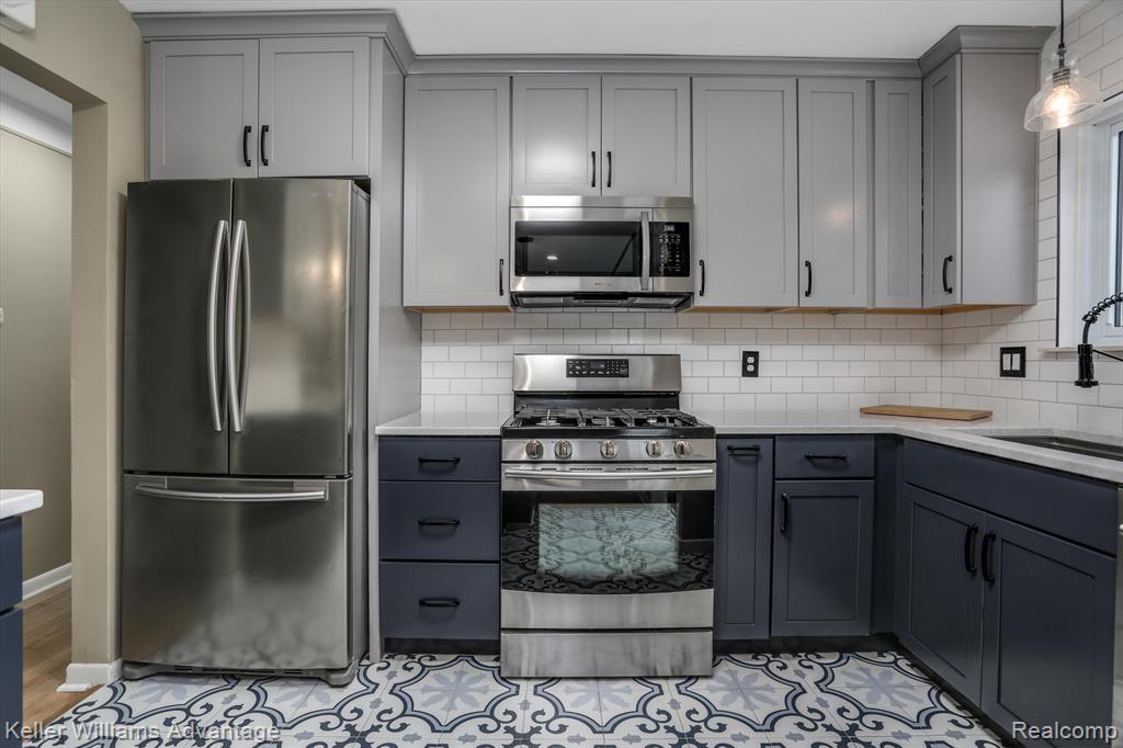 8336 LAGOON Street, Commerce Twp, MI 48382 — Photo 3
