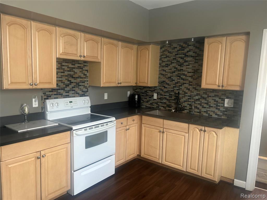 5931 N McClellan Street E, Detroit, MI 48213 — Photo 4