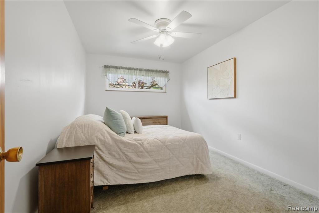 20290 Vernier Road, Harper Woods, MI 48225 — Photo 17