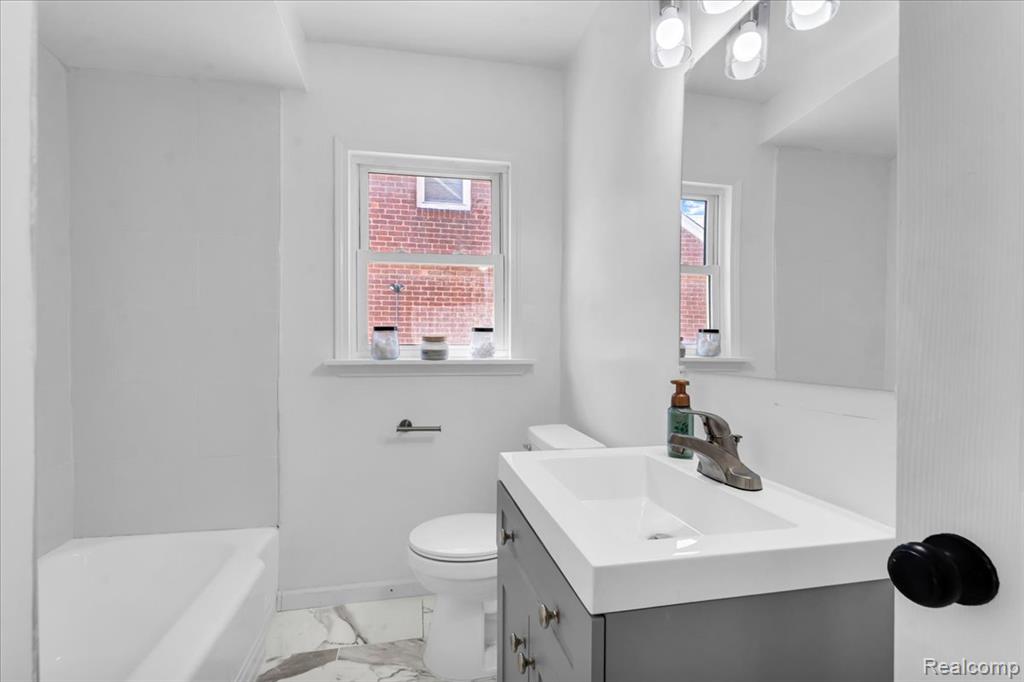 10013 Warwick Street, Detroit, MI 48228 — Photo 13
