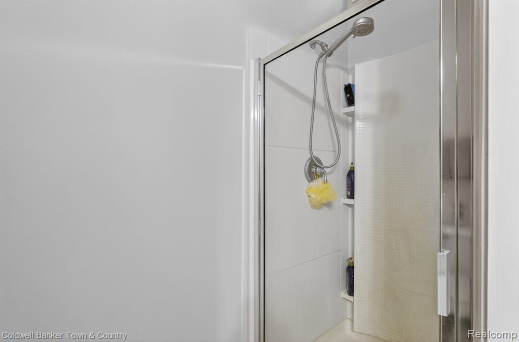 5551 Woodruff Shore Drive, Brighton, MI 48116 — Photo 22