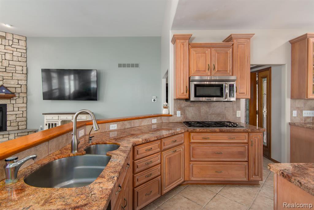 5271 WYNDEMERE Square, Swartz Creek, MI 48473 — Photo 6