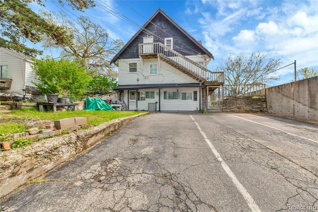2952 PRYNNE Street, Keego Harbor, MI 48320 — Photo 2