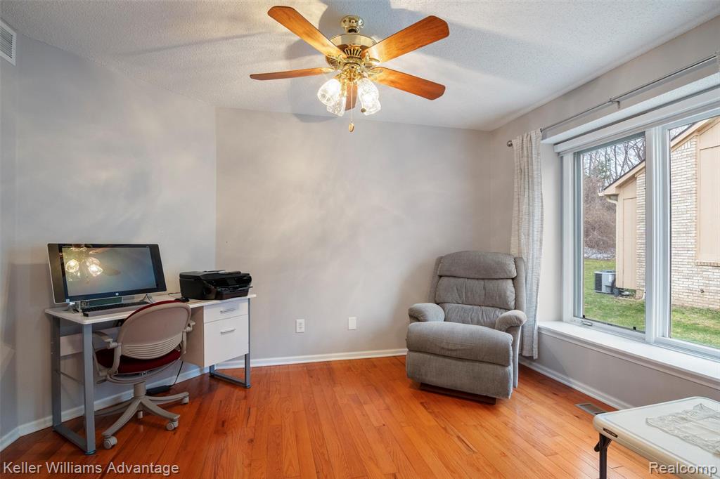 35173 Knollwood Lane, Farmington, MI 48335 — Photo 8