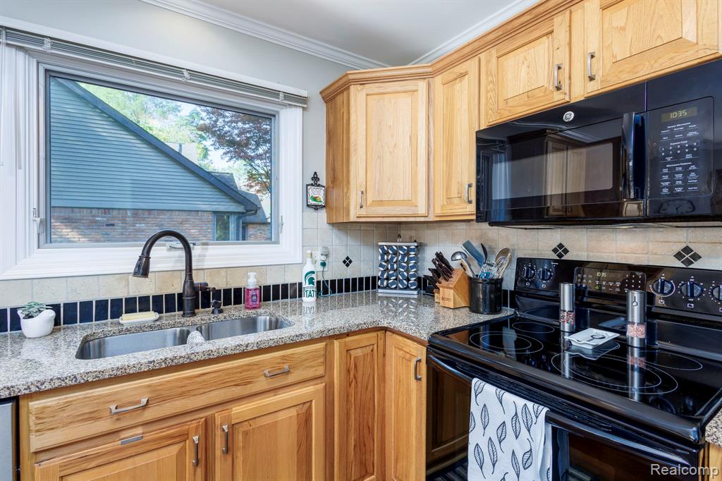 6572 Forest Park Drive, Troy, MI 48098 — Photo 17
