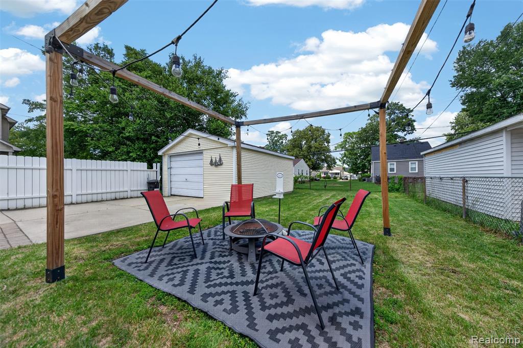 985 E Jarvis Avenue, Hazel Park, MI 48030 — Photo 19