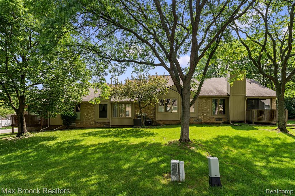 4159 Foxpointe Drive, West Bloomfield, MI 48323 — Photo 37