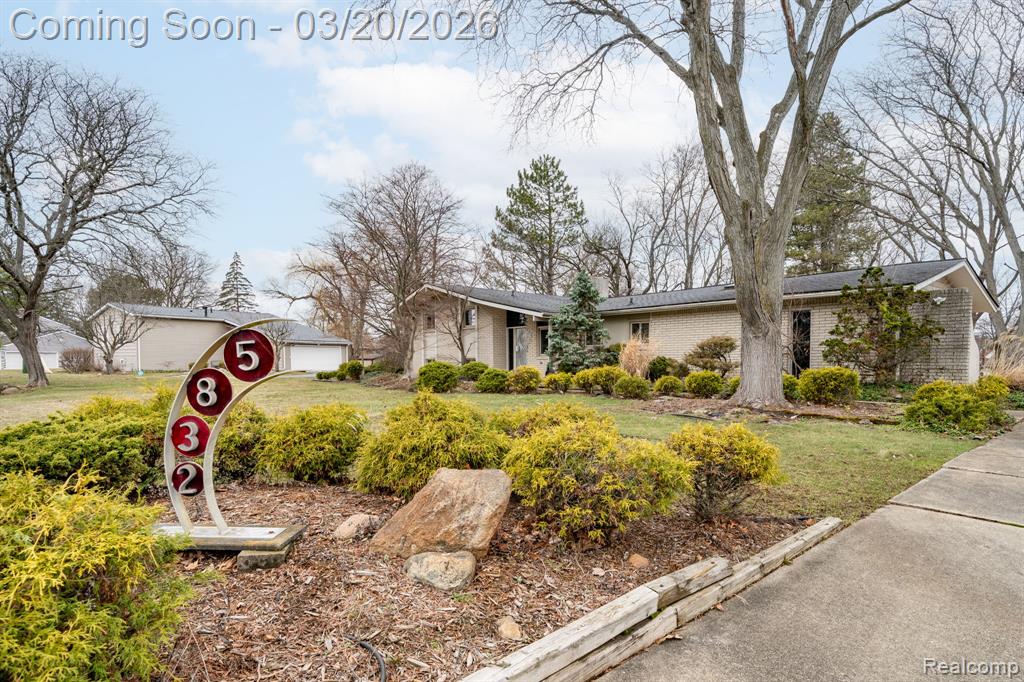 5832 Shaun Road, West Bloomfield, MI — Photo 37